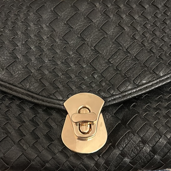 Going out Clutch with Detachable Gold Strap - Picture 2 of 5